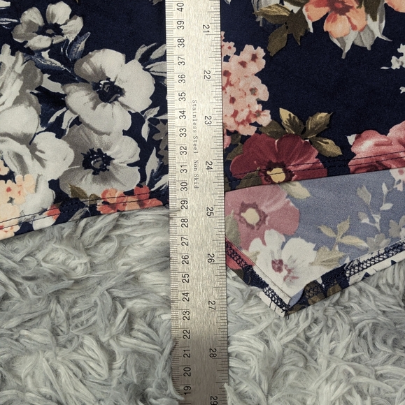 Star Vixen Sz S Blue, Pink Floral Pattern with Gathered Sleeves Asymmetrical Hem - Picture 9 of 10